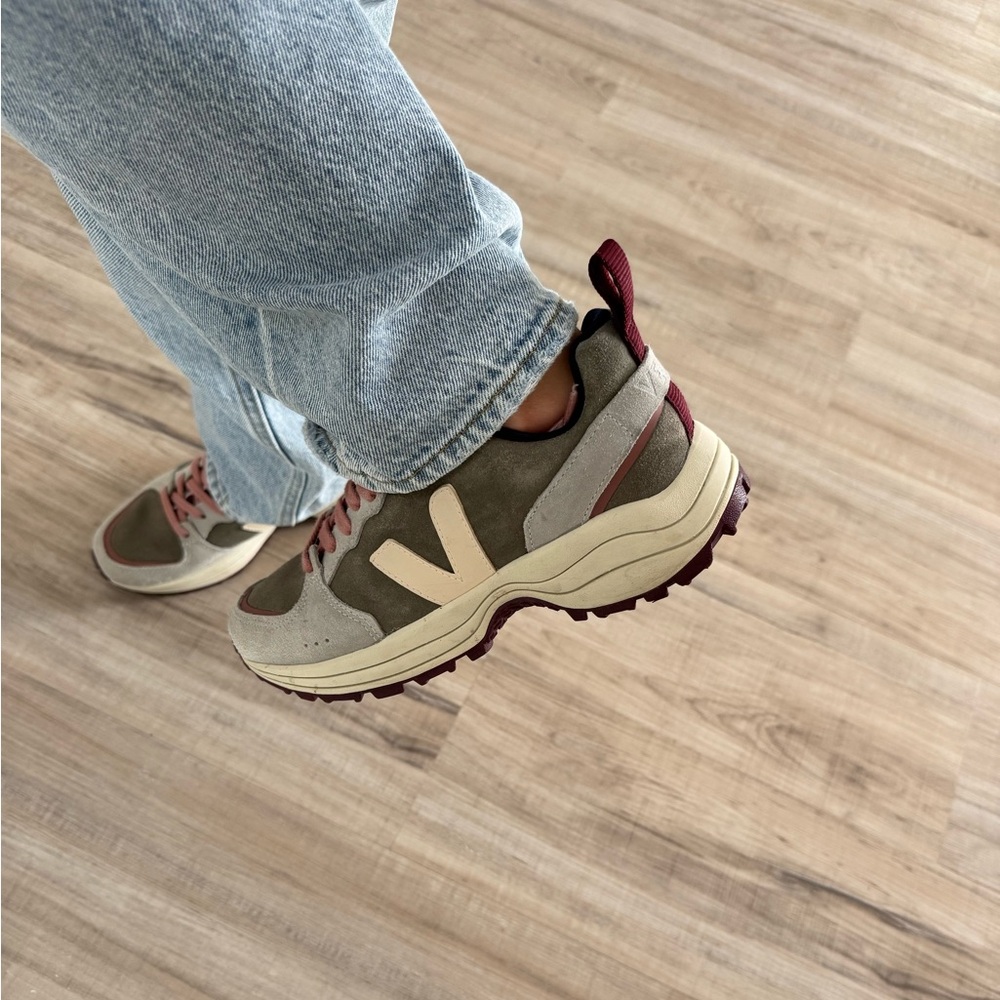 Veja Venturi Suede